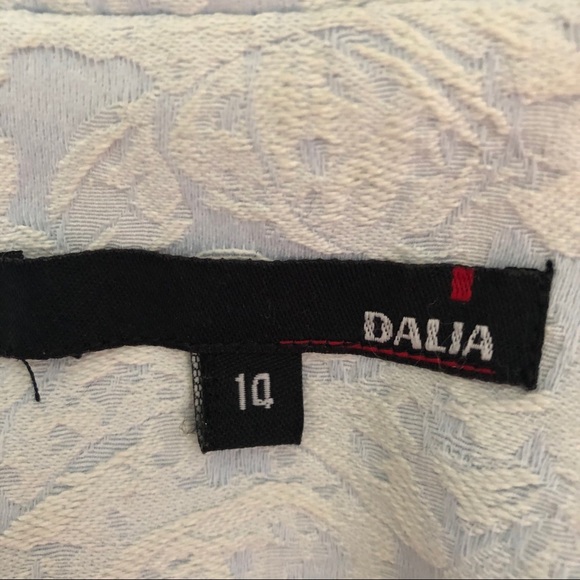 Dalia brocade blazer. - Picture 6 of 8